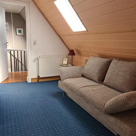 Schiefer Huus * Krummhörn